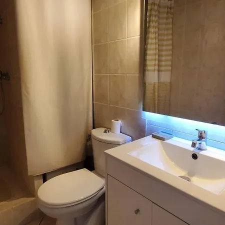 Modern T2 Near Train Station With Swimming Pool *